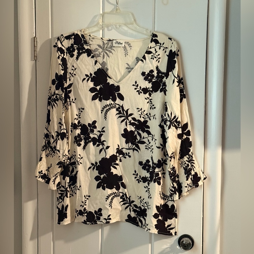 Floral Jacquard V-Neck Blouse